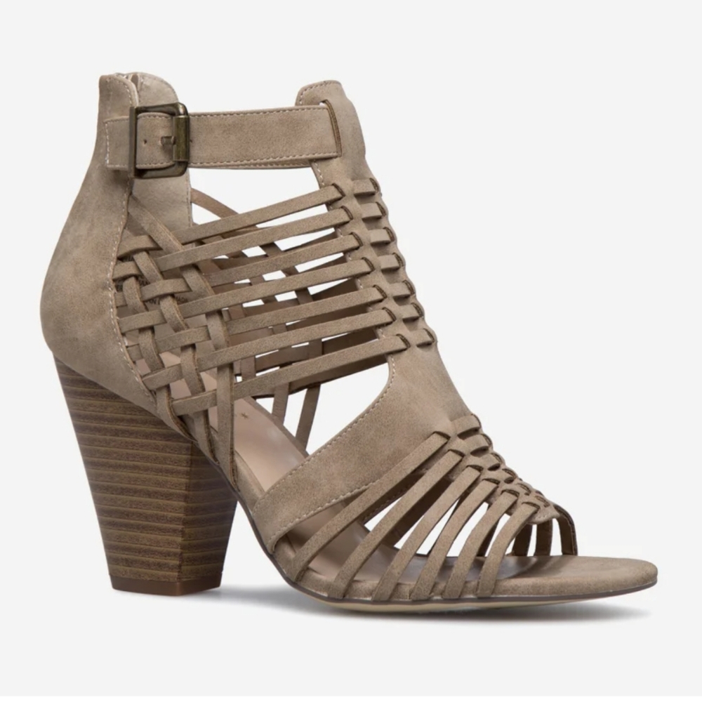 NIB Strappy block heel sandal